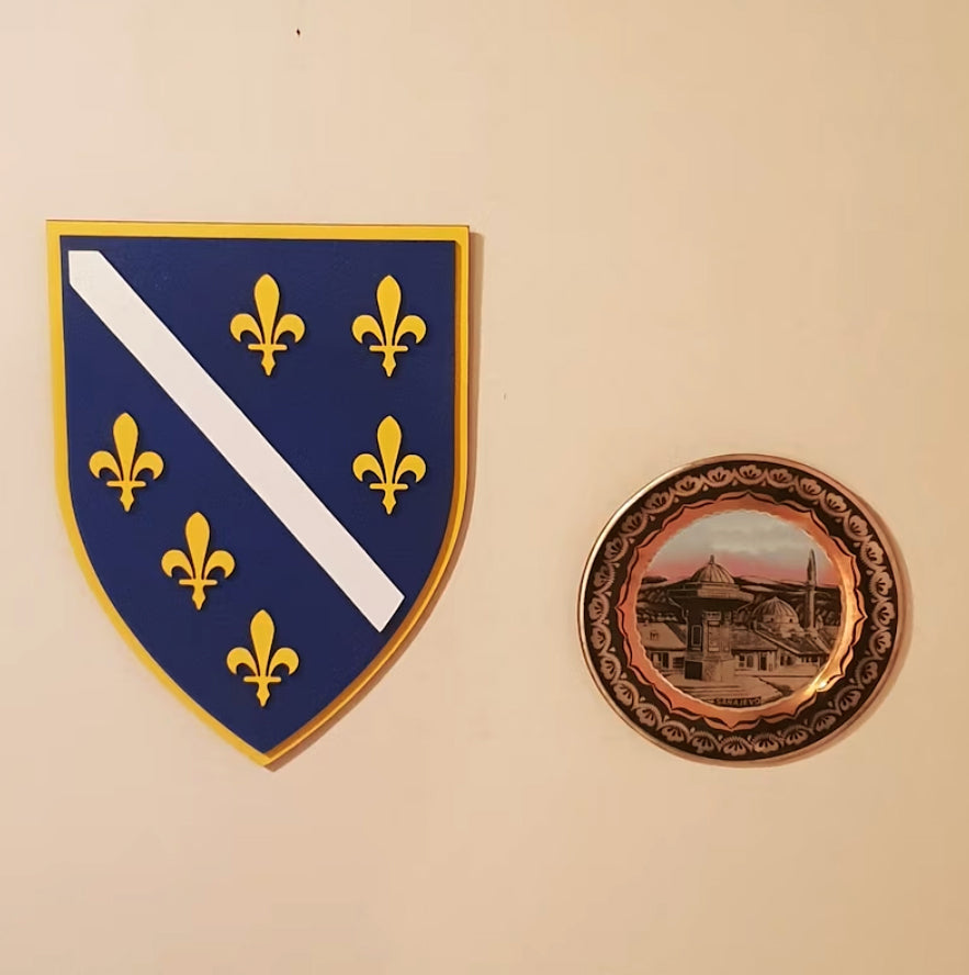 Grb RBiH 3D | Sobni Ukras sa motivom ljiljana – patriotski simbol Bosne i Hercegovine