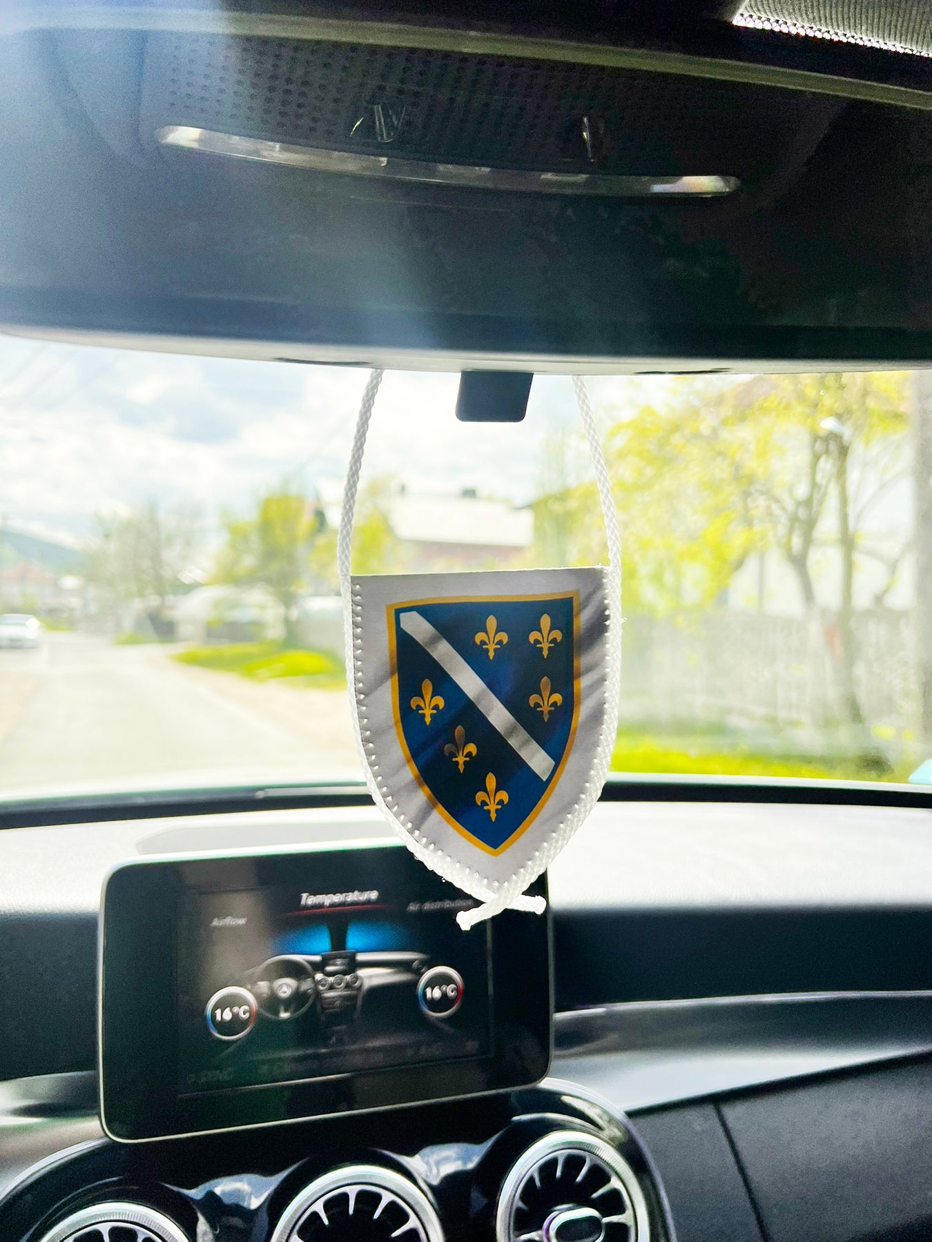 rbih | ukras za auto – privjesak za auto sa ljiljanima bosne