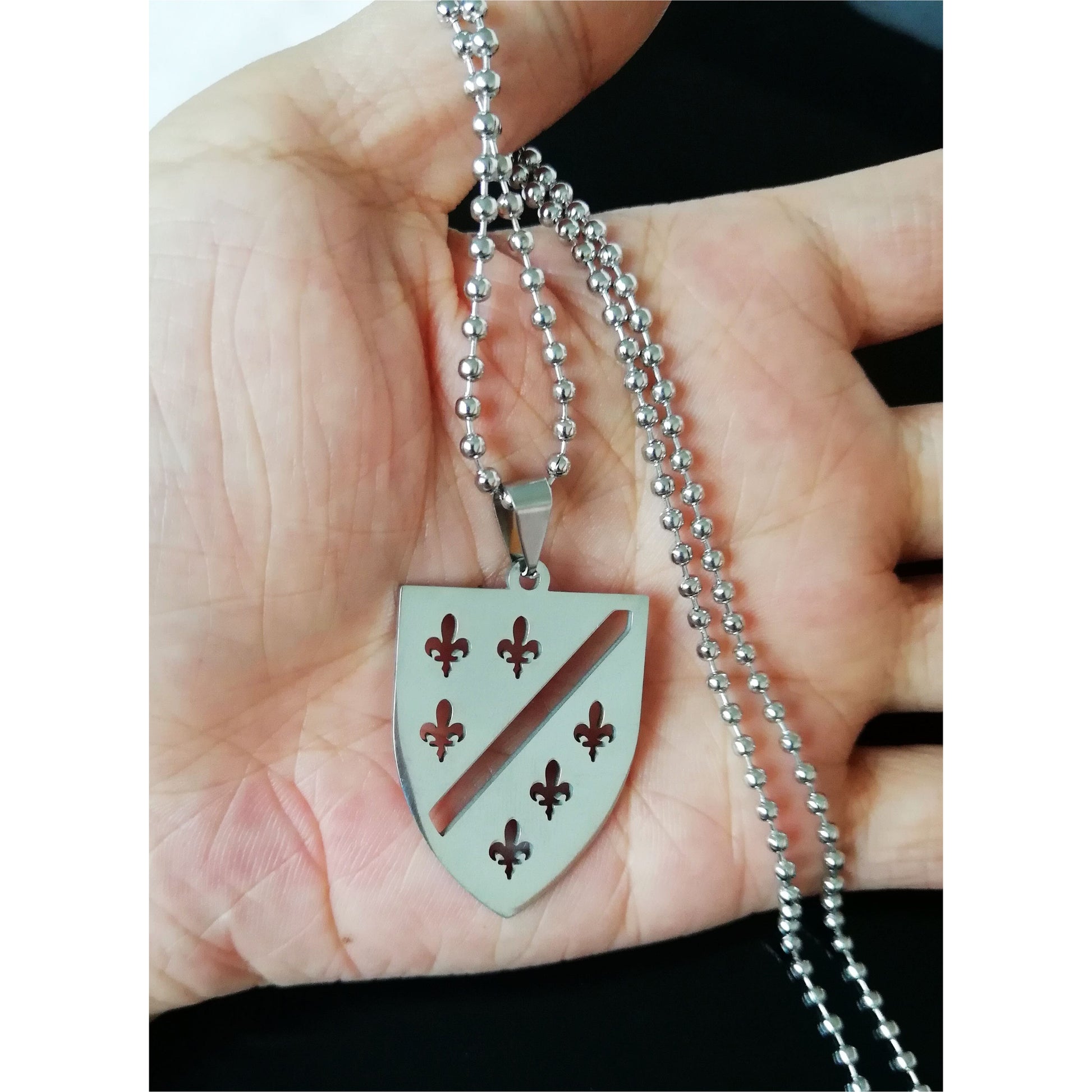 Zastava ljiljana | Lanac sa motivom ljiljana – patriotski simbol Bosne i Hercegovine